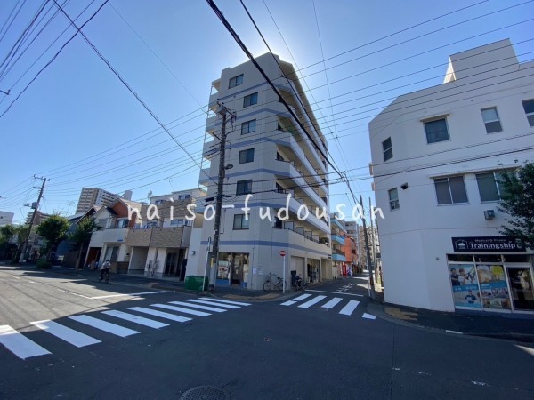 横須賀市安浦町、マンションの外観画像です
