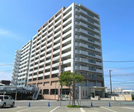 横須賀市小川町、マンションの外観画像です