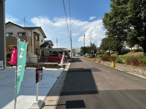 一宮市伝法寺、新築一戸建ての前面道路を含む現地写真画像です