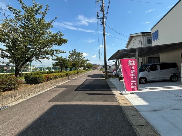 一宮市伝法寺、新築一戸建ての前面道路を含む現地写真画像です