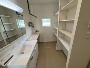 一宮市伝法寺、新築一戸建ての洗面画像です