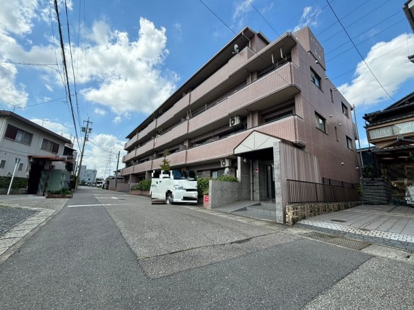 一宮市森本、マンションの画像です