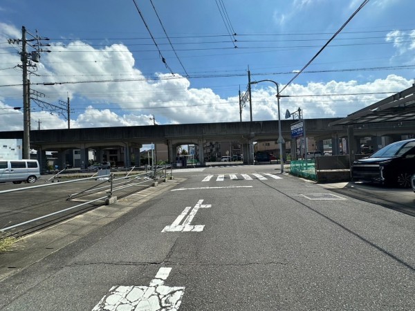 一宮市花池、土地の前面道路を含む現地写真画像です