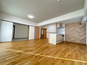 一宮市枠杁町、マンションの居間画像です
