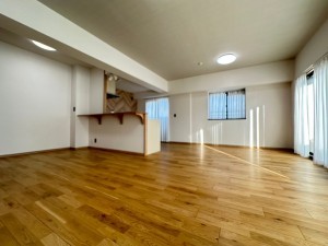 一宮市枠杁町、マンションの居間画像です