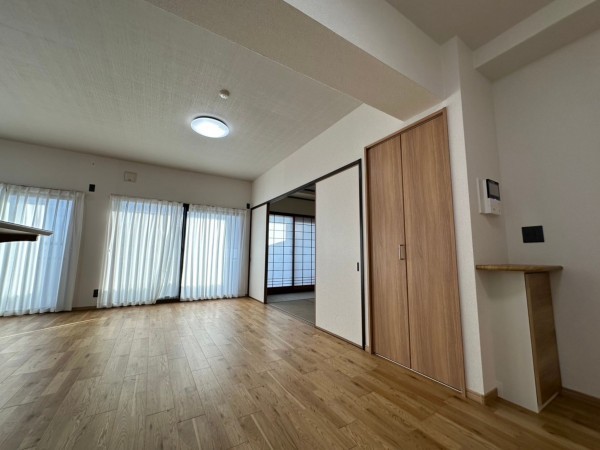 一宮市枠杁町、マンションの居間画像です