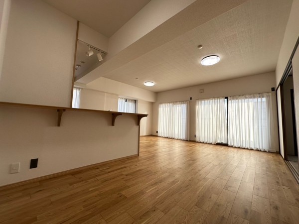 一宮市枠杁町、マンションの居間画像です
