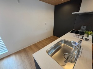 一宮市多加木、新築一戸建てのキッチン画像です