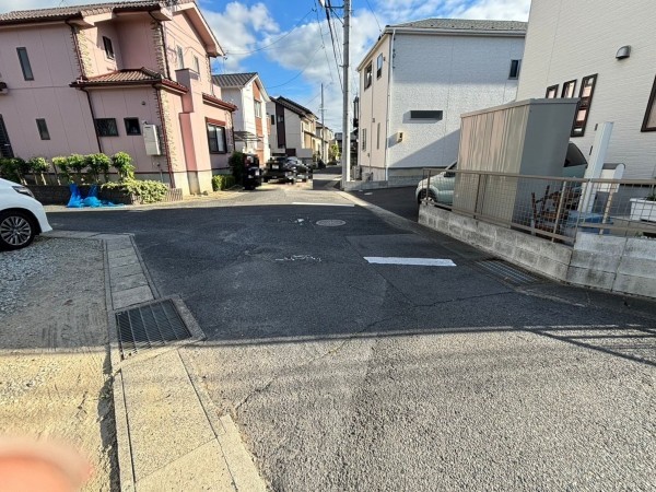 一宮市多加木、新築一戸建ての前面道路を含む現地写真画像です