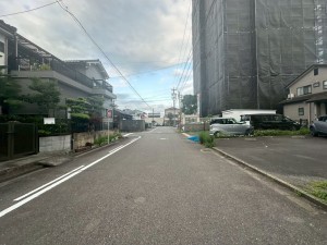 一宮市泉、土地の前面道路を含む現地写真画像です