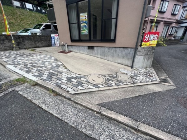 広島市西区井口、中古一戸建ての駐車場画像です