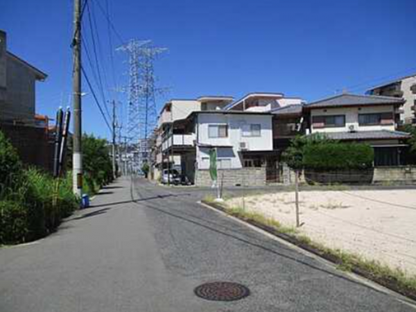 広島市西区庚午南、土地の前面道路を含む現地写真画像です