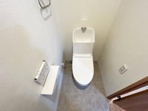 広島市西区井口鈴が台、マンションのトイレ画像です