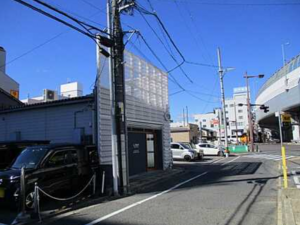 広島市西区南観音、収益物件/店舗の前面道路を含む現地写真画像です