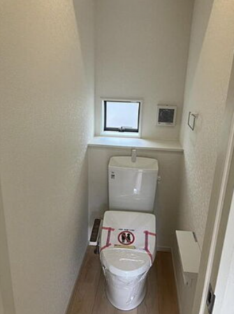 広島市西区己斐大迫、新築一戸建てのトイレ画像です