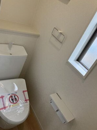 広島市西区己斐大迫、新築一戸建てのトイレ画像です