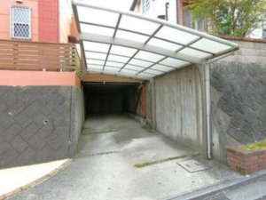 広島市西区高須台、中古一戸建ての駐車場画像です