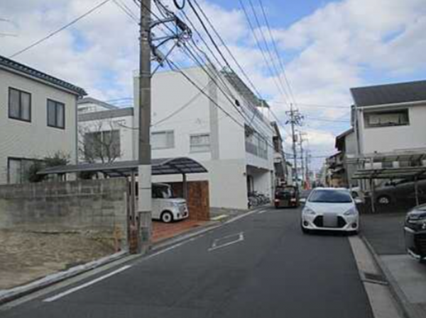 広島市西区草津東、土地の前面道路を含む現地写真画像です