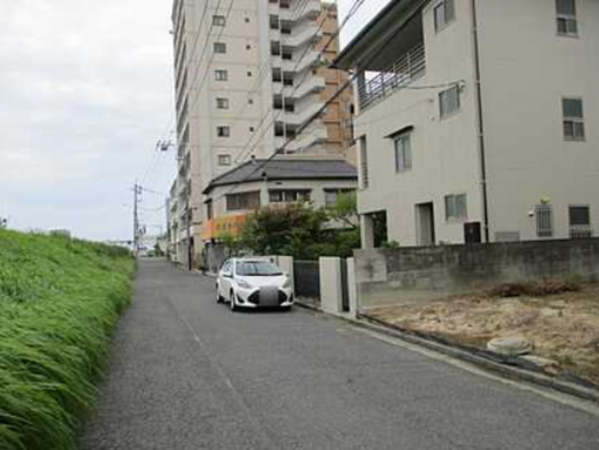 広島市西区己斐本町、土地の前面道路を含む現地写真画像です