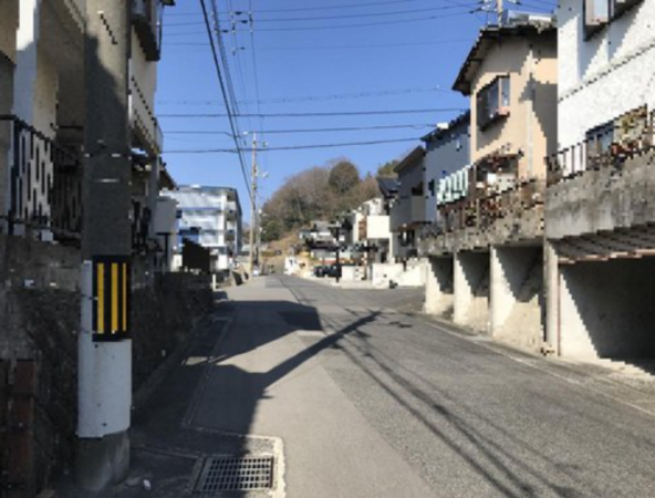 広島市西区田方、土地の前面道路を含む現地写真画像です