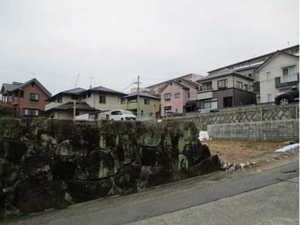 広島市西区草津梅が台、土地の前面道路を含む現地写真画像です