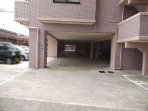 広島市西区南観音、マンションの駐車場画像です