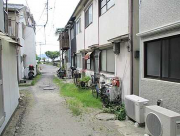 広島市西区観音新町、中古一戸建ての前面道路を含む現地写真画像です