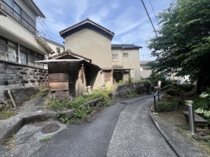 広島市西区己斐中、土地の前面道路を含む現地写真画像です