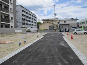 広島市西区庚午中、新築一戸建ての前面道路を含む現地写真画像です