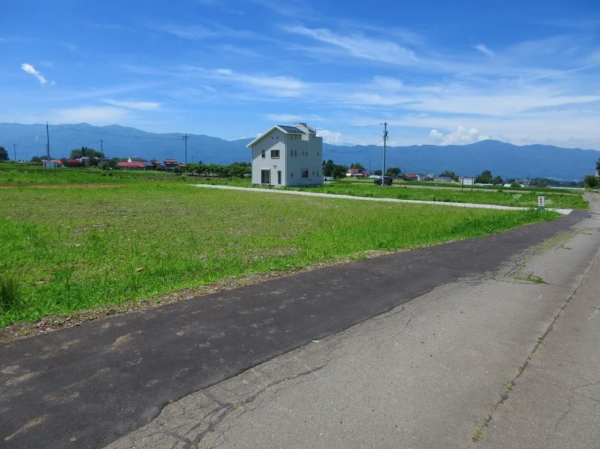 茅野市泉野、土地の画像です