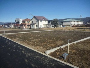 諏訪市、土地の画像です