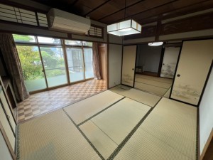 茅野市玉川、中古一戸建ての居間画像です