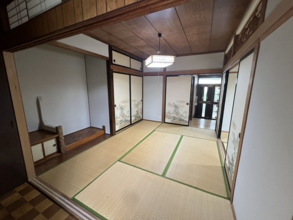 茅野市玉川、中古一戸建ての居間画像です