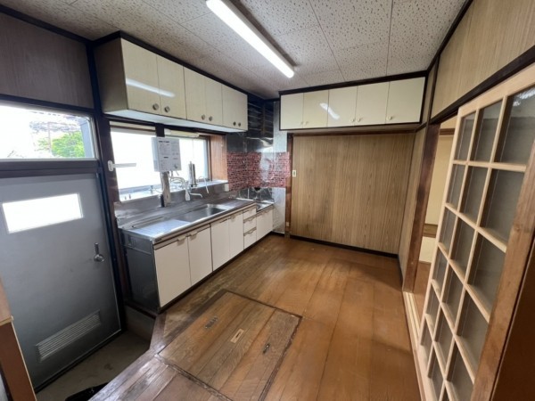 茅野市玉川、中古一戸建てのキッチン画像です