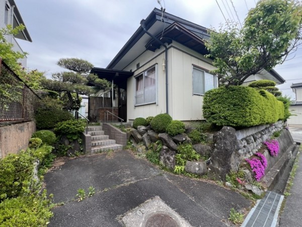 茅野市玉川、中古一戸建ての外観画像です
