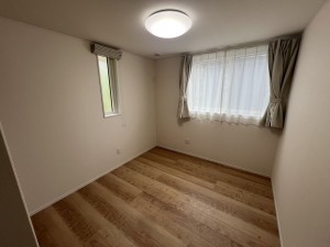 茅野市玉川、中古一戸建ての子ども部屋画像です
