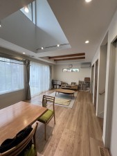 茅野市玉川、中古一戸建ての居間画像です