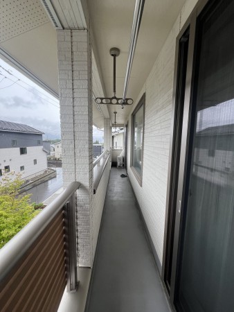 茅野市玉川、中古一戸建てのバルコニー画像です