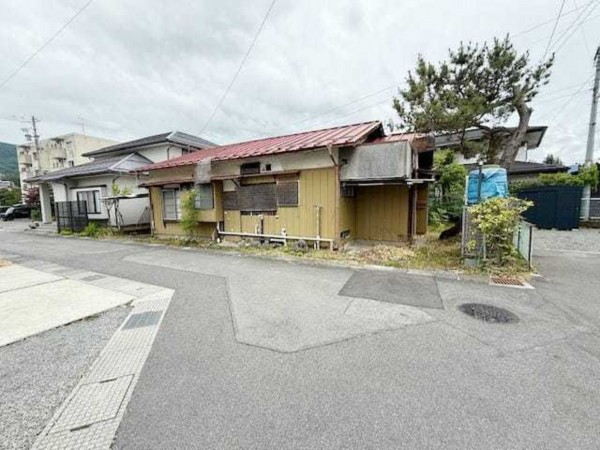 諏訪市湖岸通り、土地の画像です