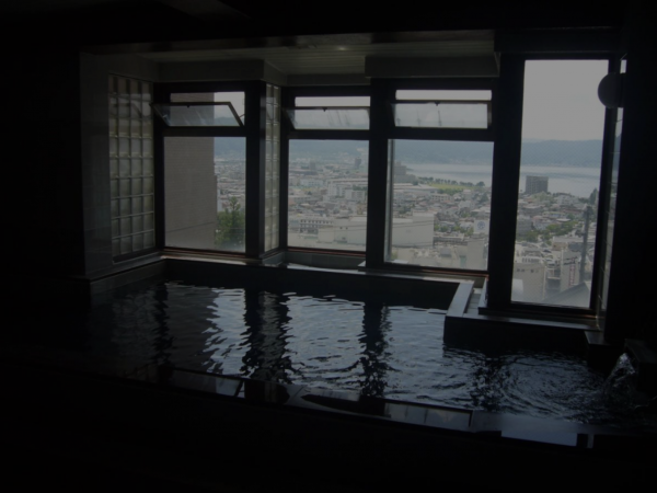 諏訪市、マンションの画像です