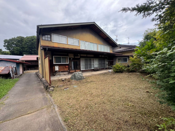 茅野市泉野、中古一戸建ての画像です