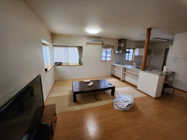 福井市志津が丘、中古一戸建ての居間画像です