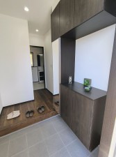 鯖江市水落町、新築一戸建ての玄関画像です