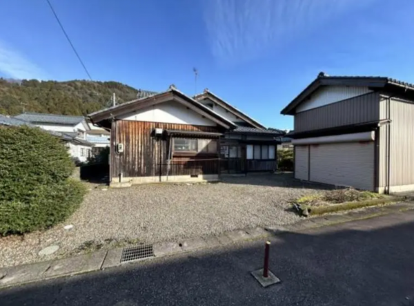 鯖江市戸口町、中古一戸建ての画像です