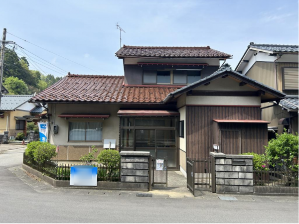 鯖江市西山町、中古一戸建ての画像です