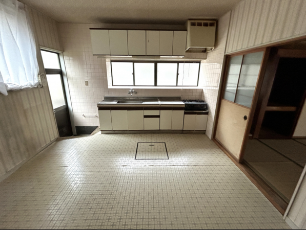 鯖江市杉本町、中古一戸建ての画像です