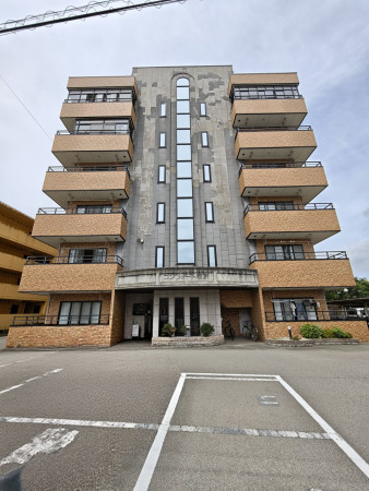 吉田郡永平寺町松岡領家、マンションの画像です