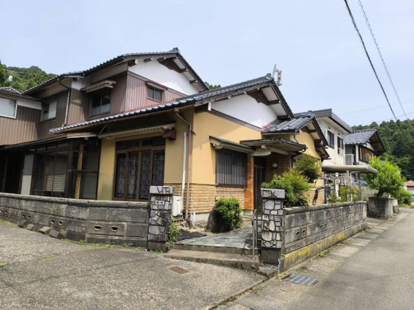 鯖江市西山町、中古一戸建ての画像です