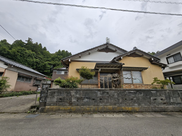 鯖江市西山町、中古一戸建ての画像です