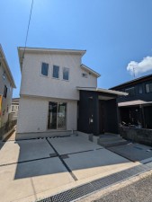 呉市焼山中央、中古一戸建ての画像です
